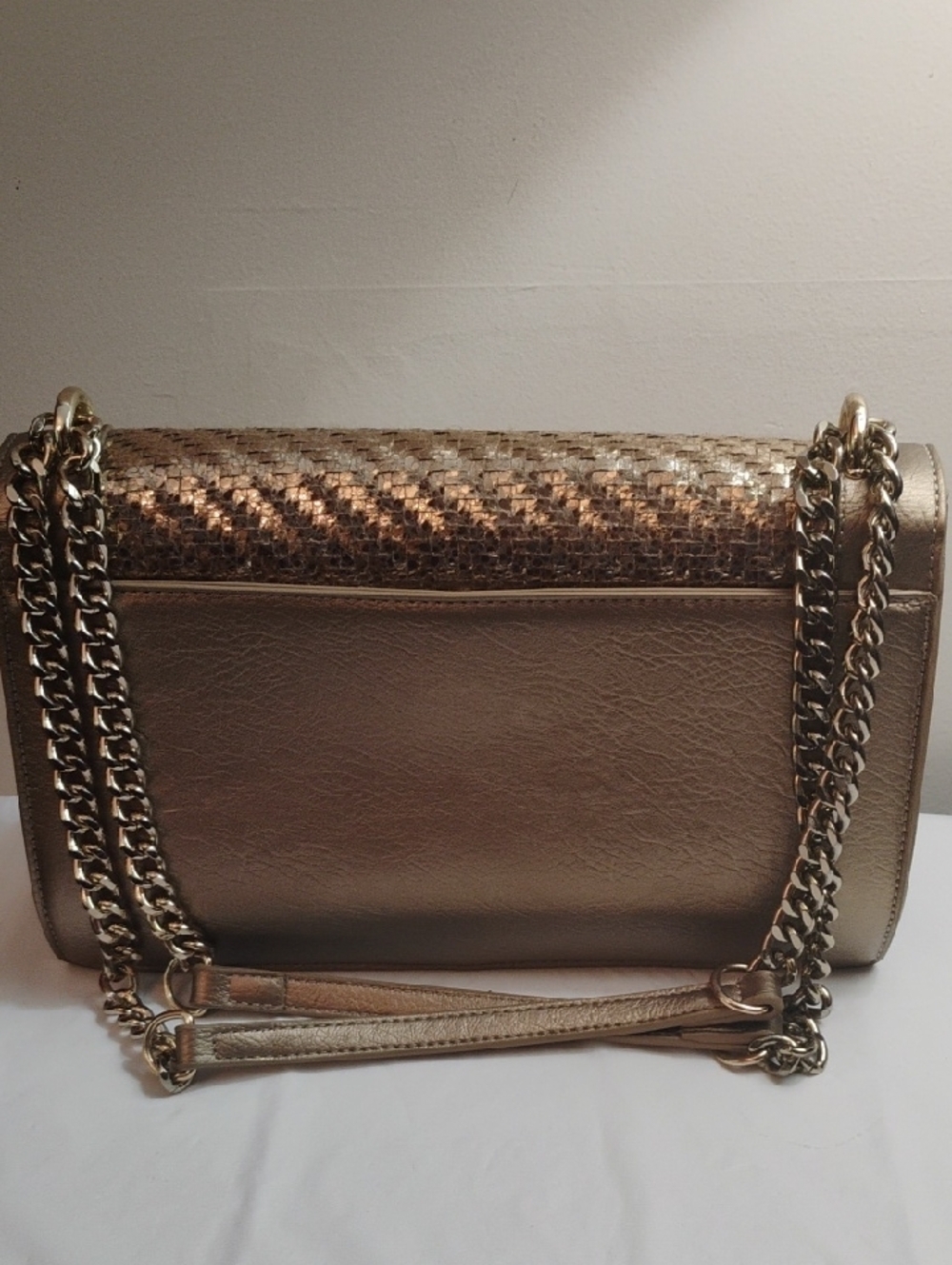 Metallic Gold Woven-Texture Crossbody with Chain Strap - Picture 3 of 5